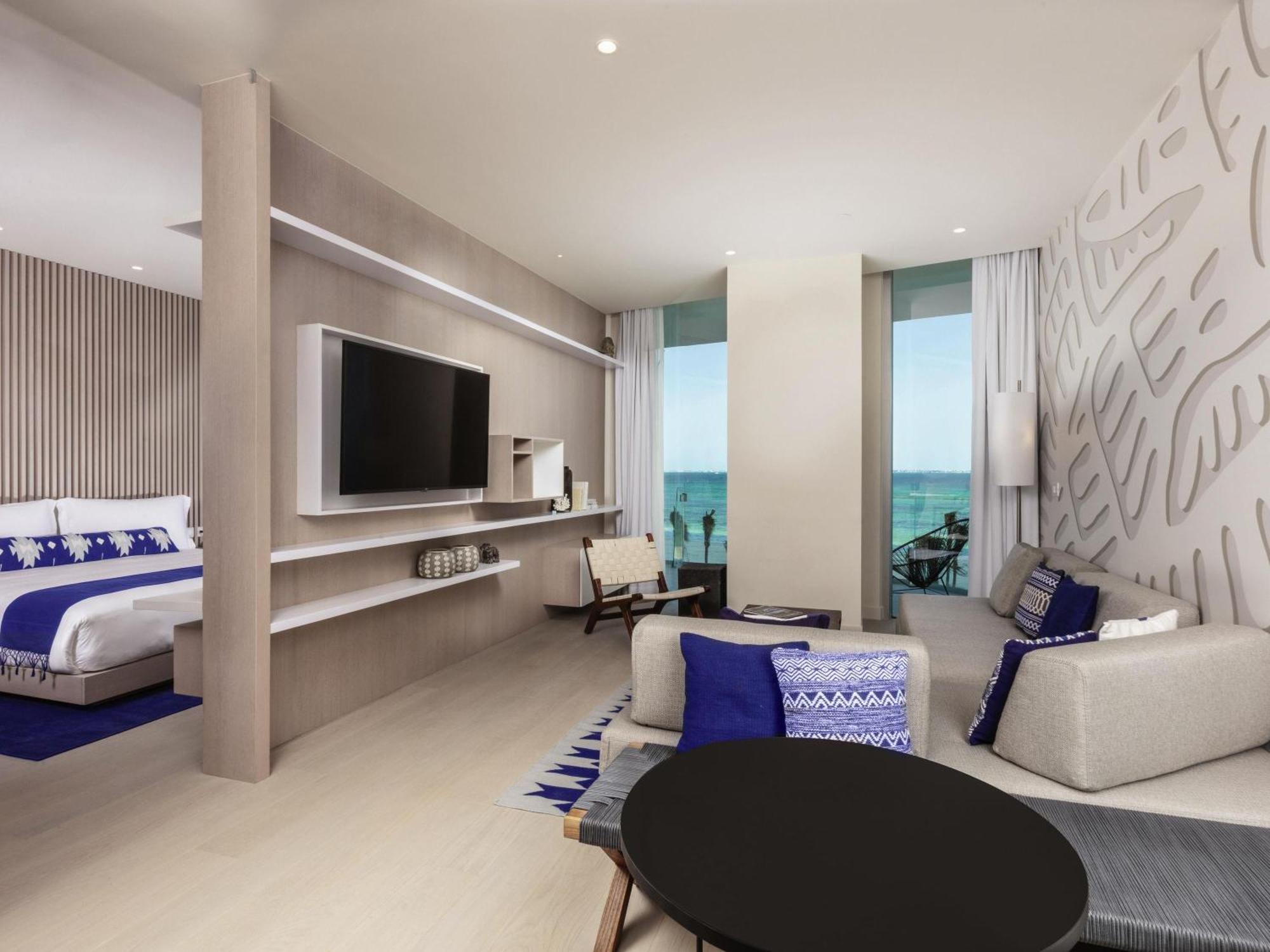 Deluxe One-Bedroom Suite Ocean Front King